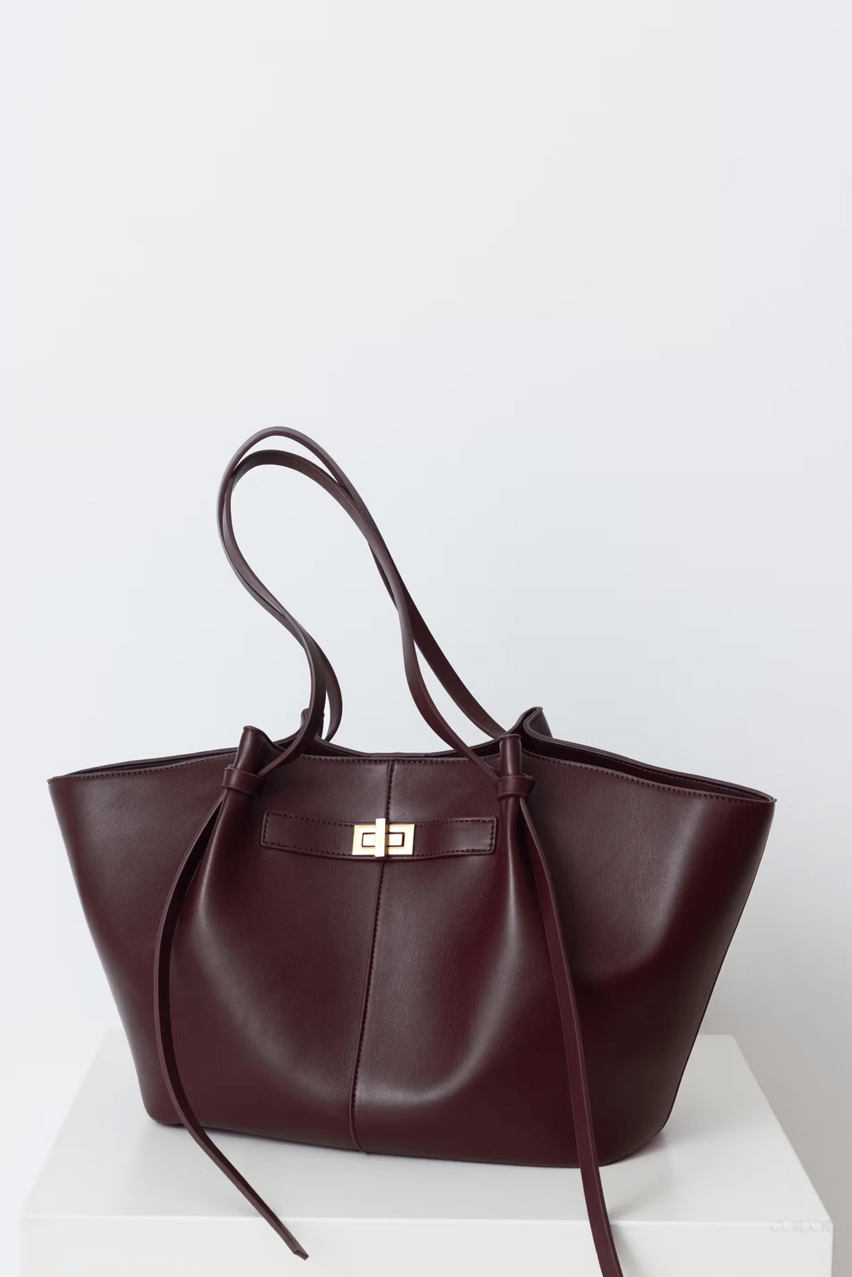 Chic Structured Tote Bag - Stylish and Spacious Everyday Shopper