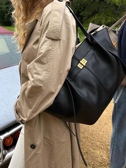 Chic Structured Tote Bag - Stylish and Spacious Everyday Shopper